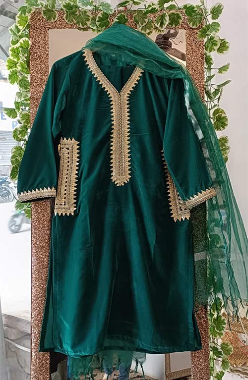  Women-Green-kurta-dupatta